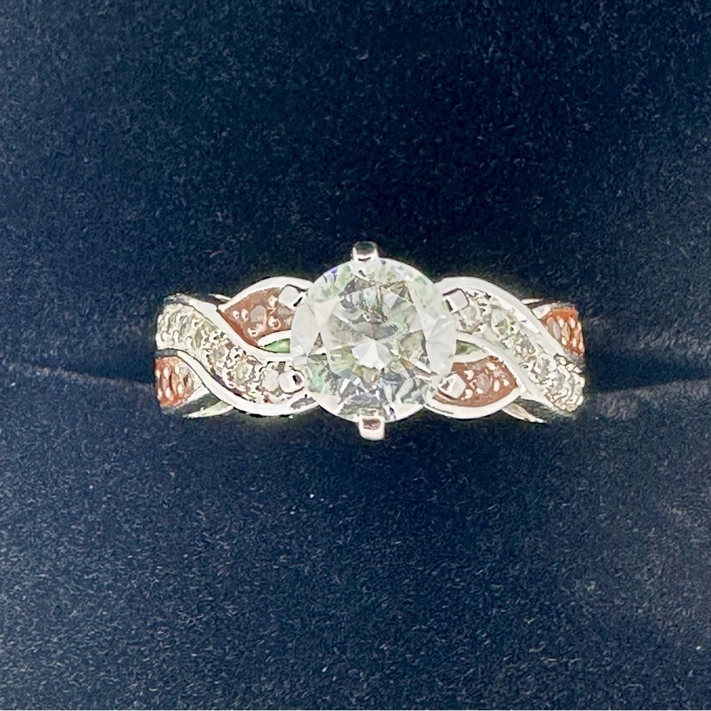 Round Clear Stone Twist Infinity Ring Silver Tone 3.70g Statement Ring